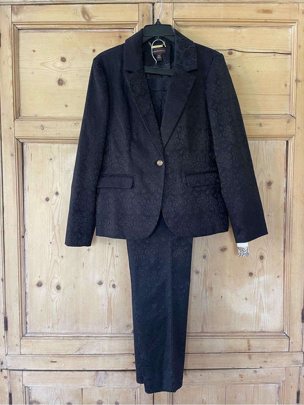 Dana Buchman size 14 jacket and 12 pants Black dress suit.